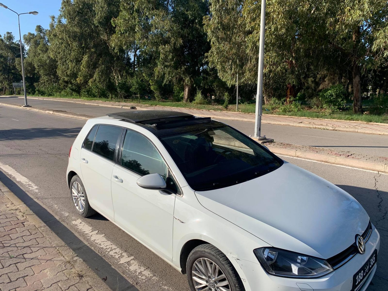 Volkswagen Golf 7 2015 Essence 5 CV à Tunis autoprix.tn