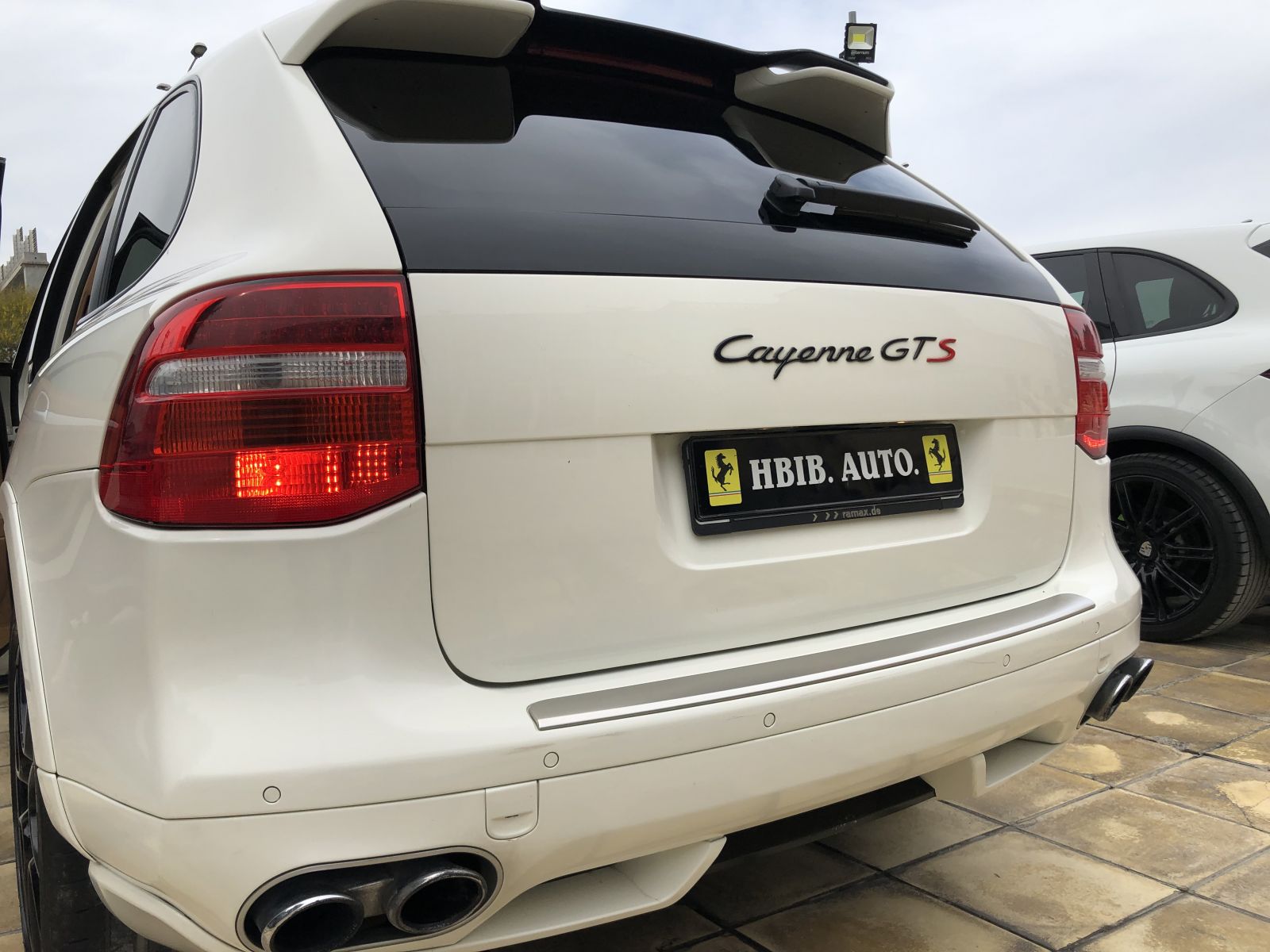 Cayenne GTS.  V8   4.8L. 33cv