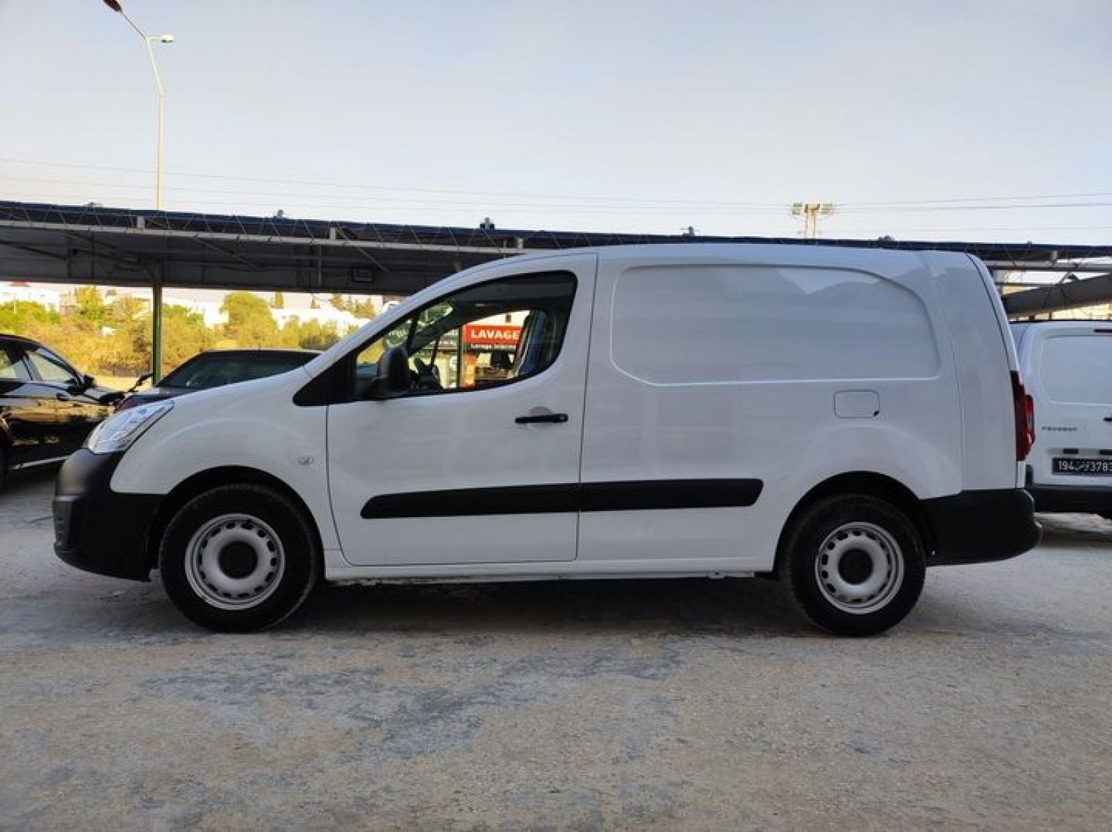 Annonce vente Citroën Berlingo Utilitaire MAXI B9 à Ariana