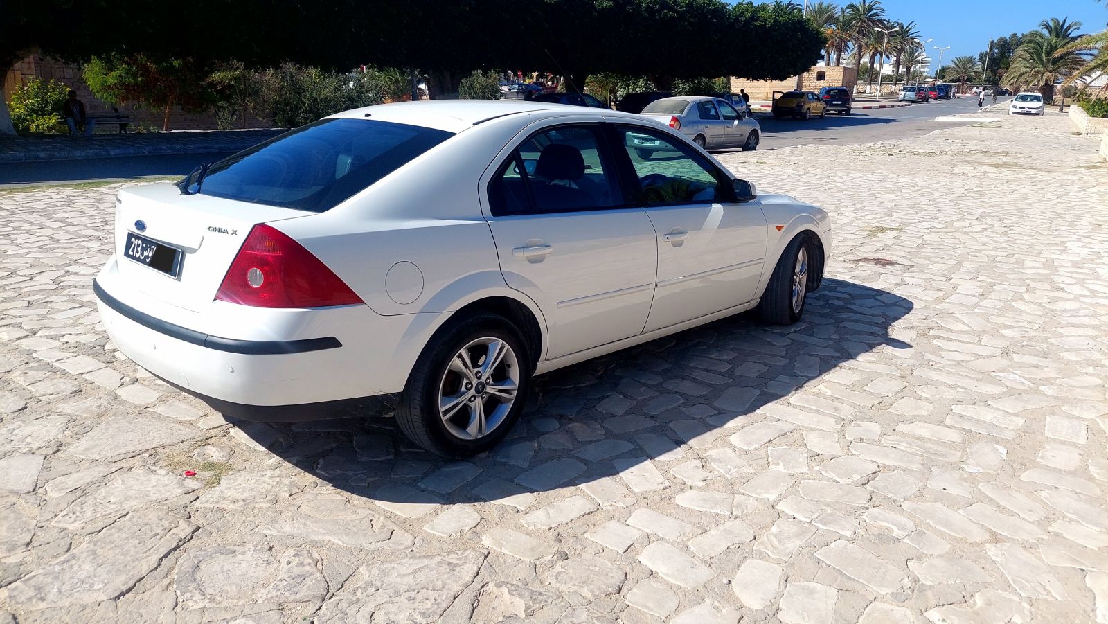 Annonce vente Ford Mondeo Ghia x à Monastir