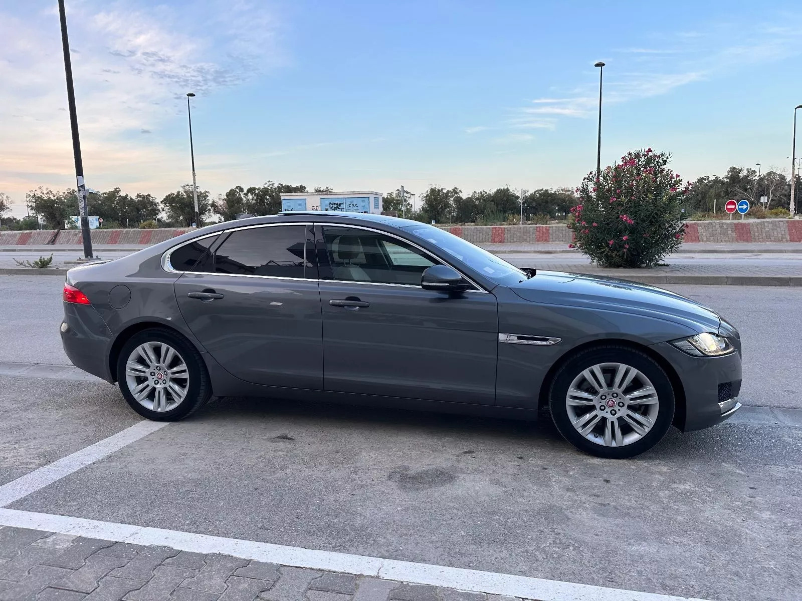 Jaguar XF Pure 2.0 Ti 16V 250 cv Boîte auto