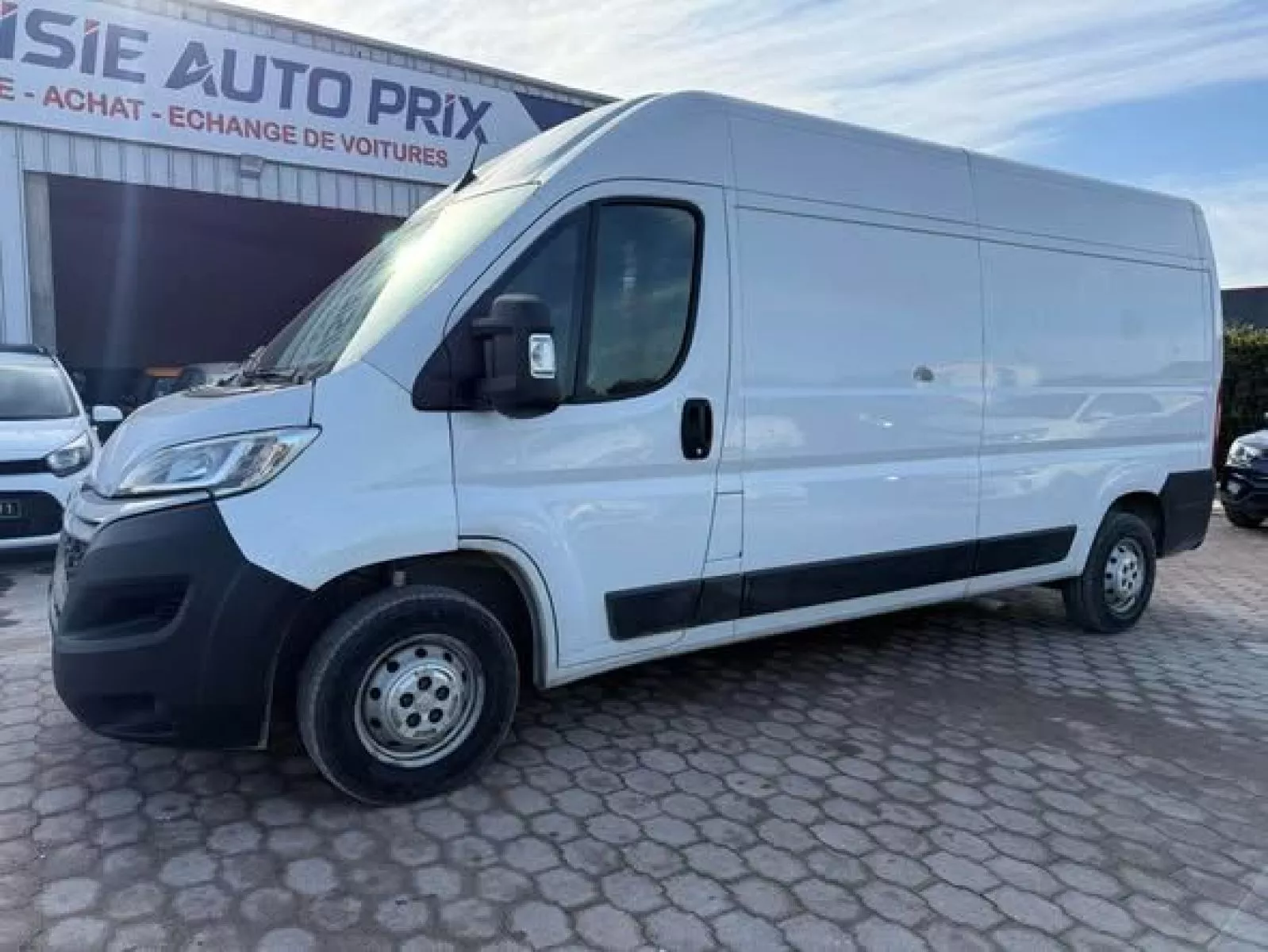 Citroën Jumper 30 L2H2 11.5 m3 30 L2H1 2.2 HDi 16V Fourgon moyen 130 cv