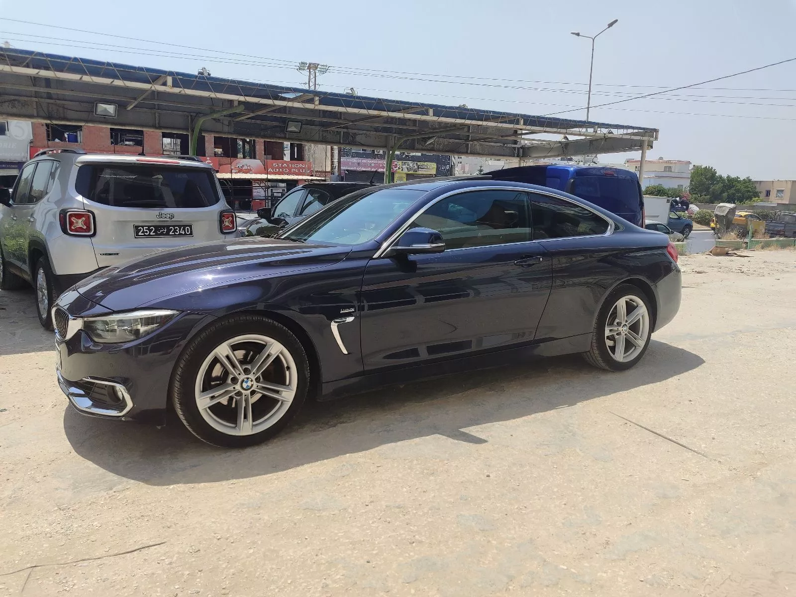 BMW Série 4 Coupé Luxury Line 418i 1.5 i 12V Steptronic8 136 cv Boîte auto