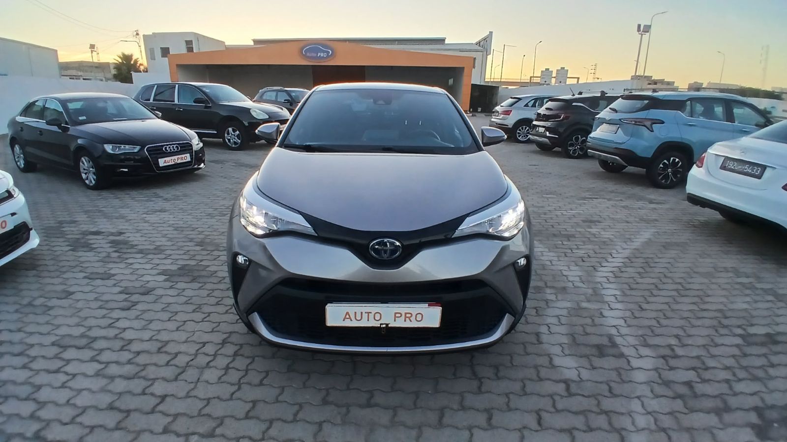 Toyota C-HR 2.0 VVT-i 16V 184 HSD Hybrid CVT 153 cv Boîte auto