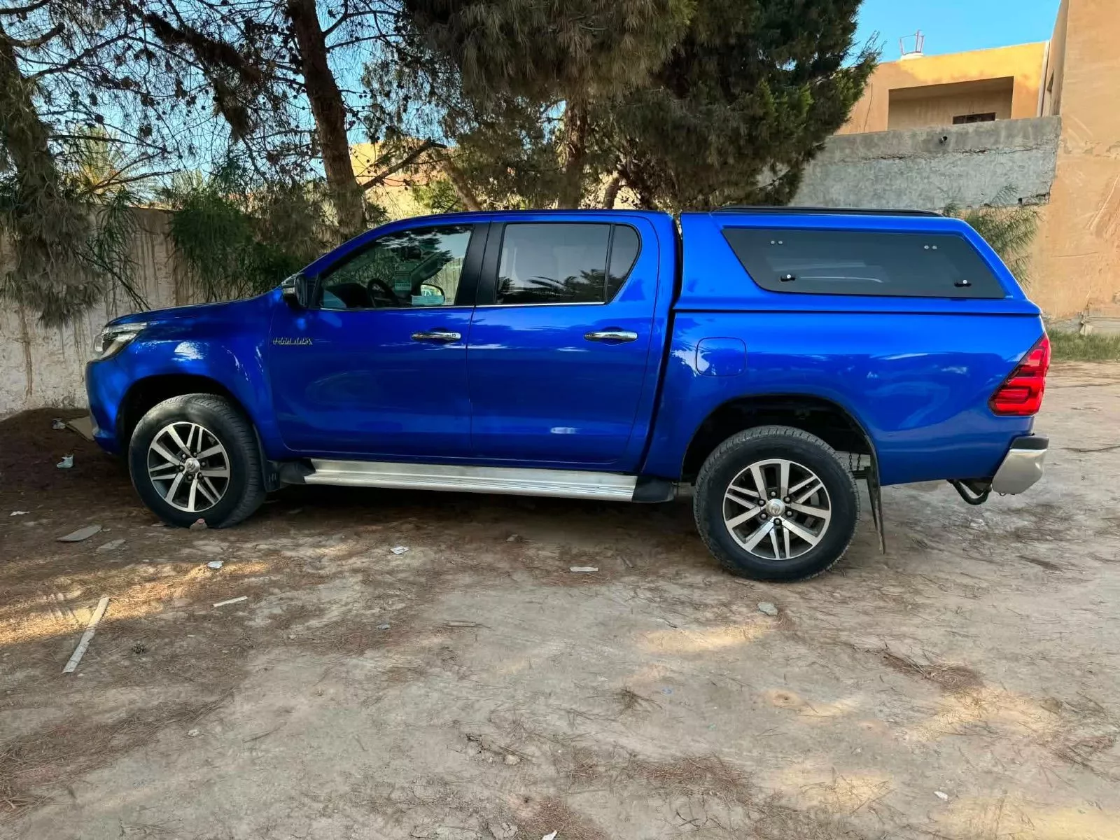 Toyota Hilux Double Cabine Double Cabine Premium 2.4 D-4D 16V DPF Pickup double cabine AWD 150 cv Boîte auto