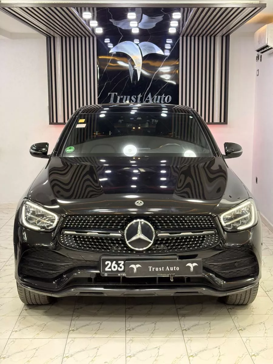 Mercedes-Benz GLC AMG 300 e 2.0 i 16V 320 EQ Power 4MATIC 9G-TRONIC 211 cv Boîte auto