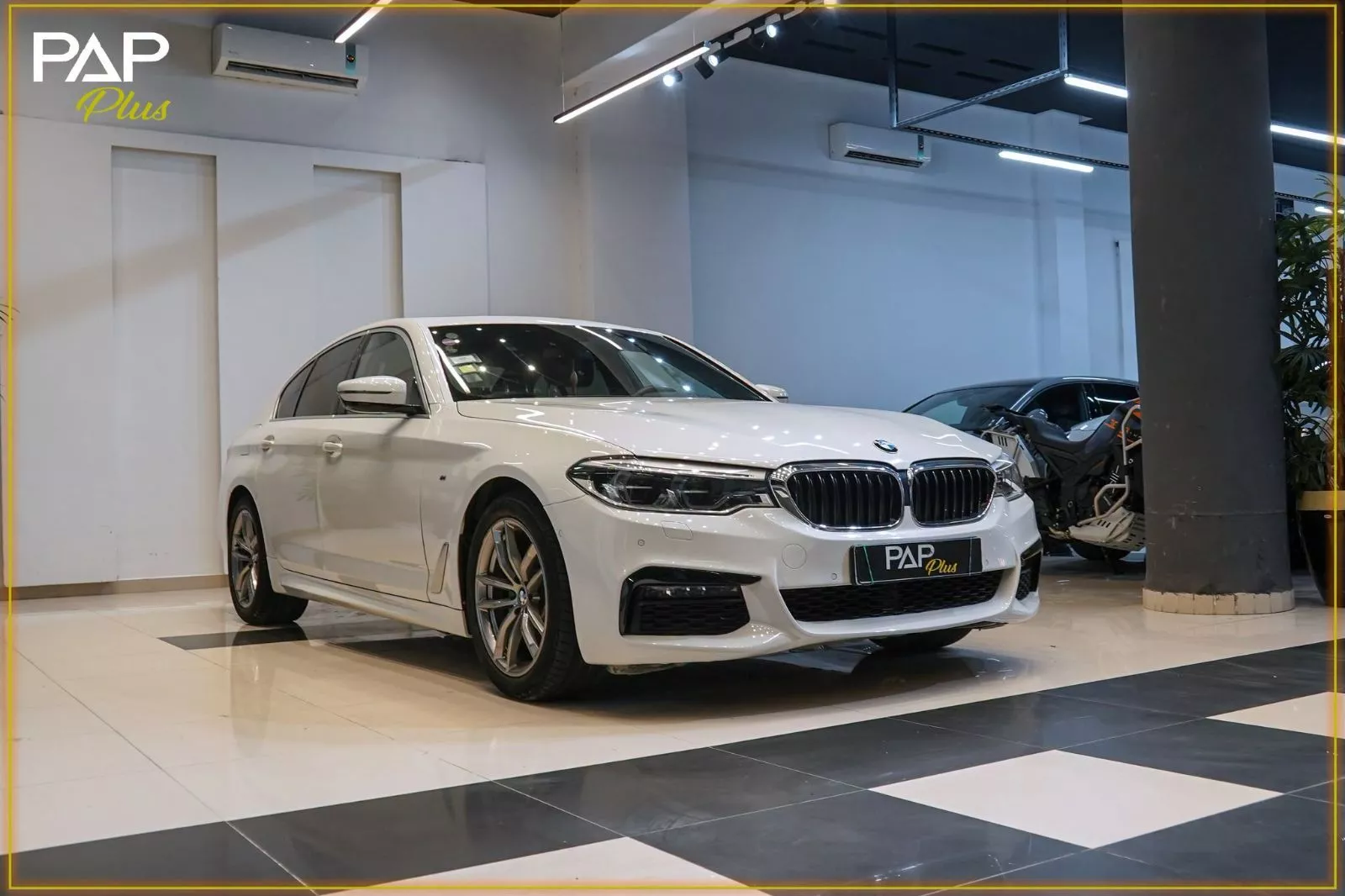 BMW Série 5 Pack M 520i 1.6 i 16V Steptronic8 170 cv Boîte auto