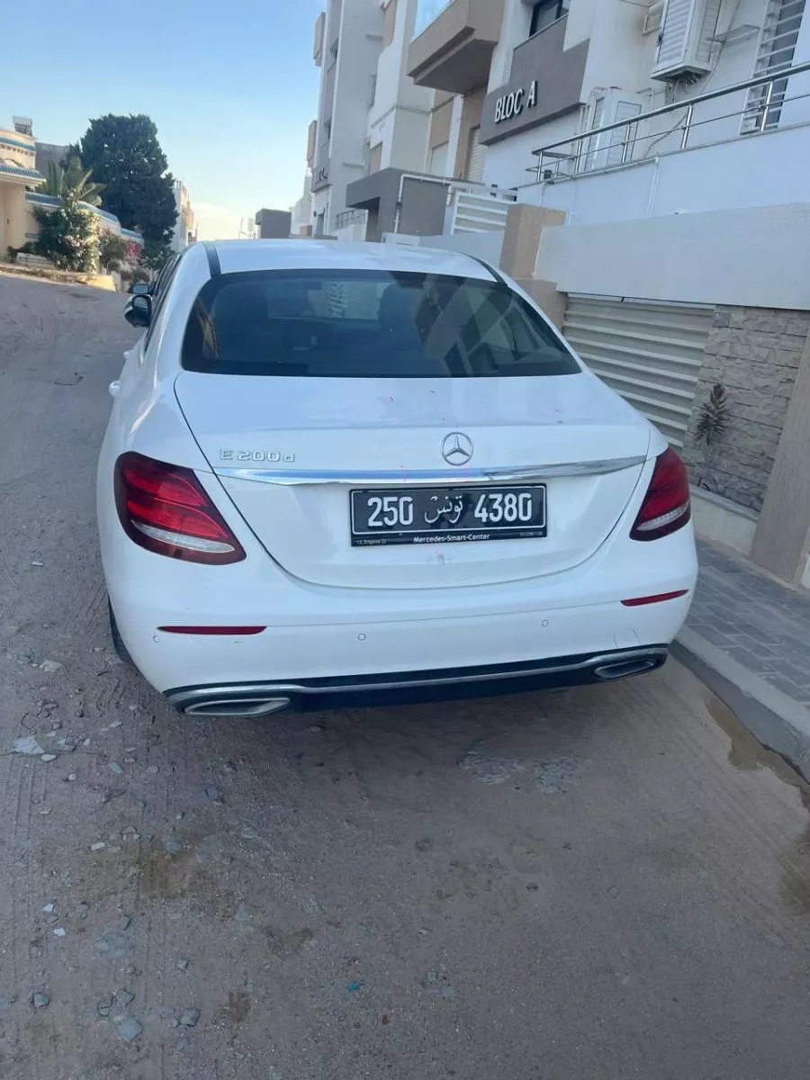 Mercedes-Benz Classe E Avantgarde 200 d 2.0 d 16V 9G-TRONIC 150 cv Boîte auto