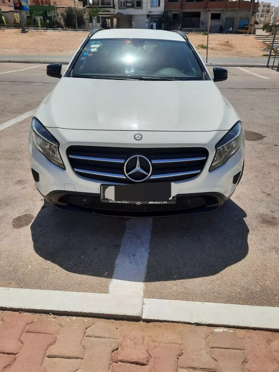 Mercedes-Benz GLA 200 2.1 CDi 16V 4MATIC 7G-DCT 136 cv Boîte auto