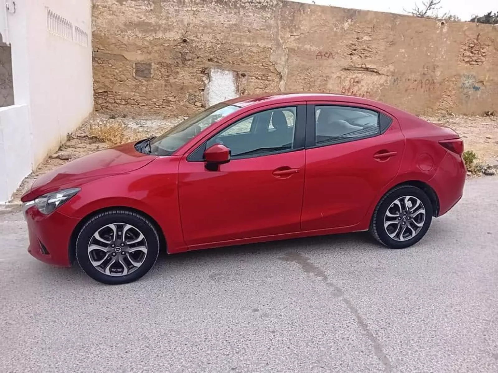 Mazda 2 Sedan Sélection 1.5 L Skyactiv 107 cv