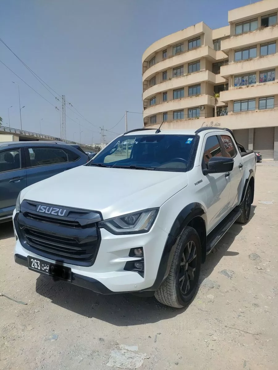 Isuzu D-Max Double Cabine V-Cross 1.9 Ddi Pickup Double cab 4WD 164 cv Boîte auto