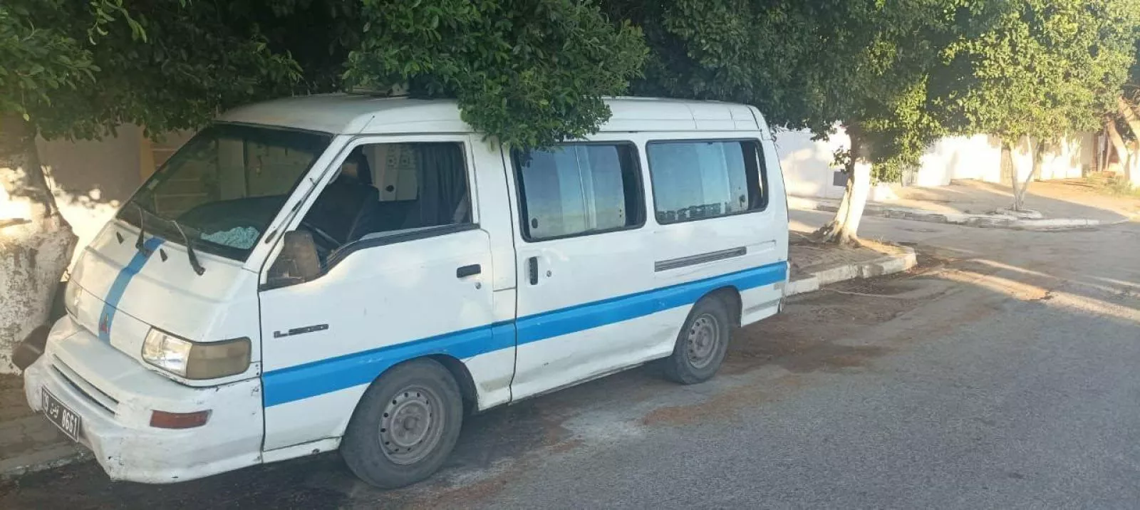 Mitsubishi L300 louage