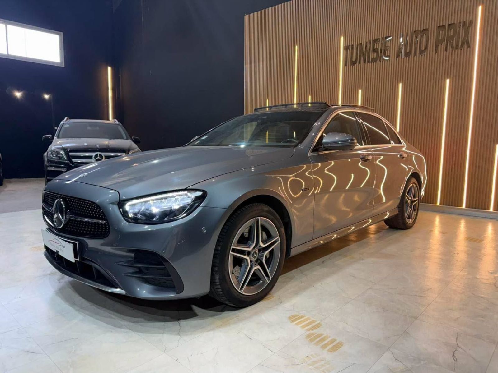 Mercedes-Benz Classe E AMG 300 e 2.0 i 16V 320 EQ Power 4MATIC 9G-TRONIC 211 cv Boîte auto