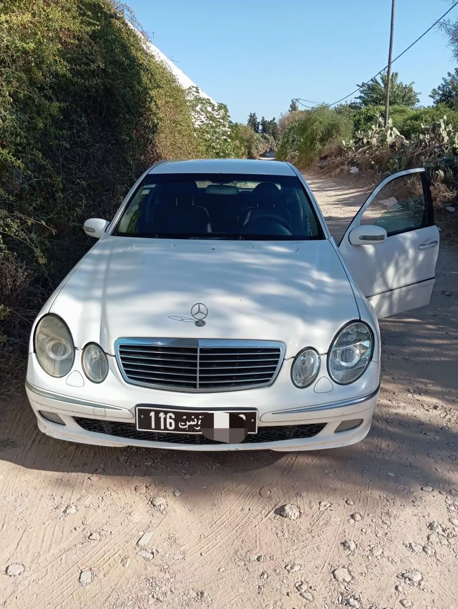 Mercedes-Benz Classe E 200 Kompressor 1.8 i 16V 163 cv Boîte auto
