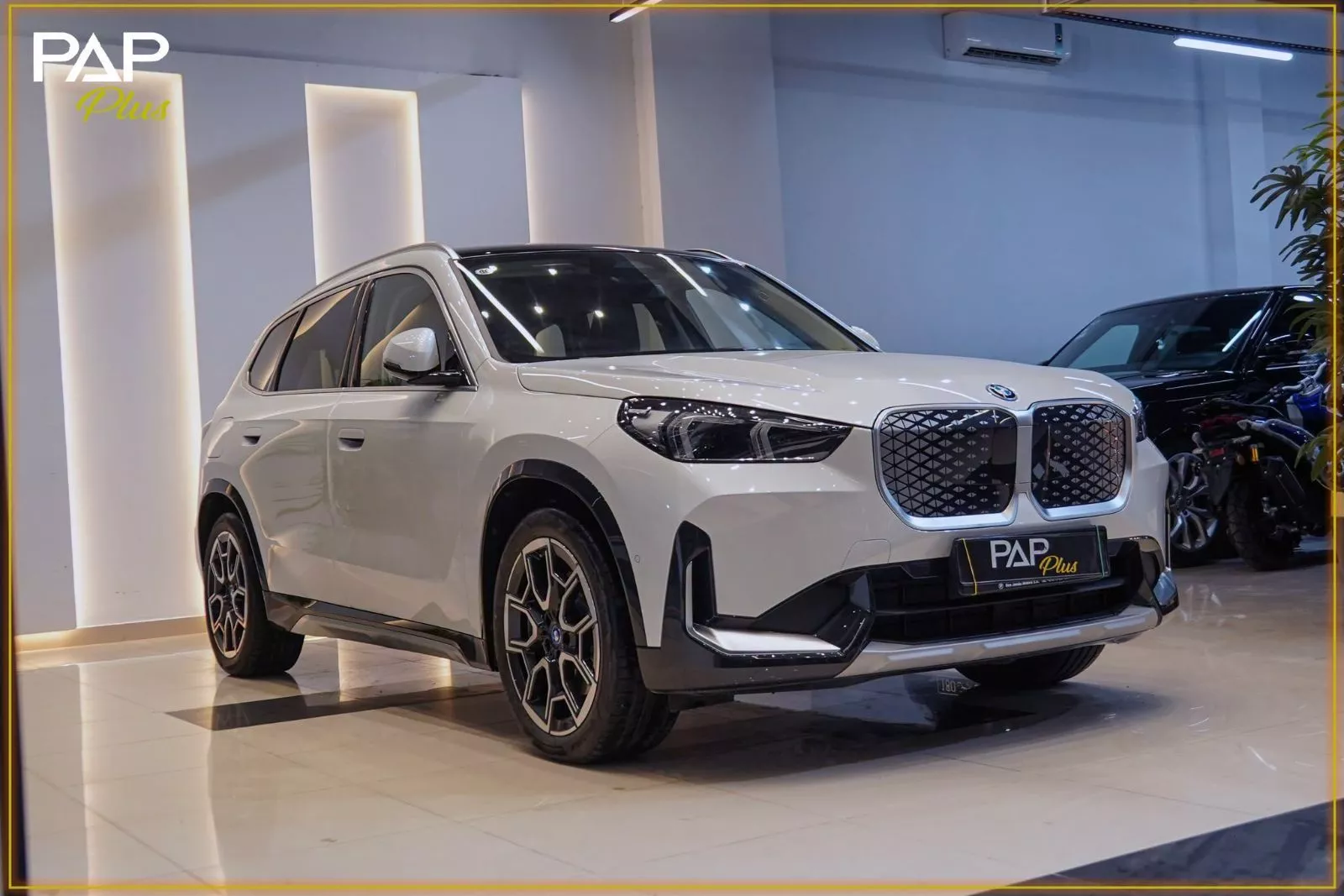 BMW iX1 iX1 30 xDrive 313 cv Boîte auto