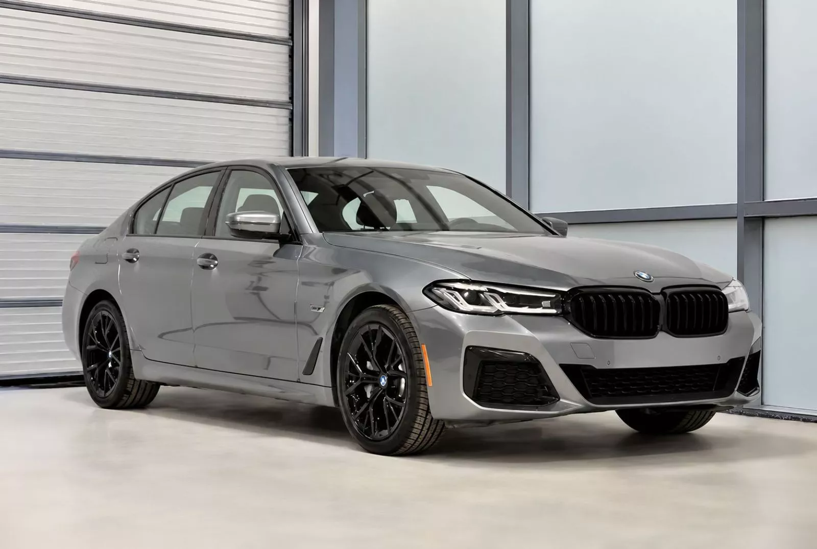BMW Série 5 Pack Sport M 530e xDrive 2.0 i 16V 292 Plug in Hybrid Steptronic8 184 cv Boîte auto