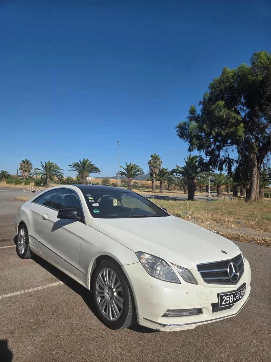 Mercedes-Benz Classe E coupé 200 2.0 i 16V 184 cv Boîte auto