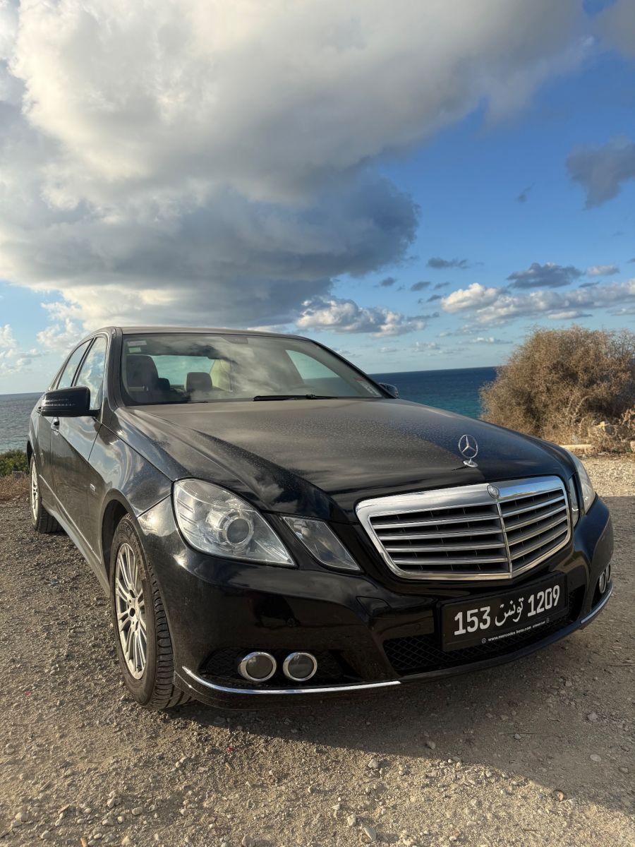 Mercedes-Benz Classe E Elegance 200 1.8 CGI 16V BlueEFFICIENCY 184 cv Boîte auto