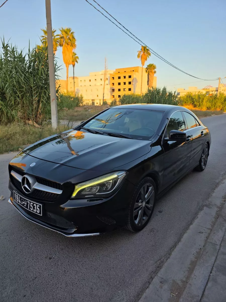 Mercedes-Benz CLA Urban Plus 180 1.6 i 16V Turbo 7G-DCT 122 cv Boîte auto