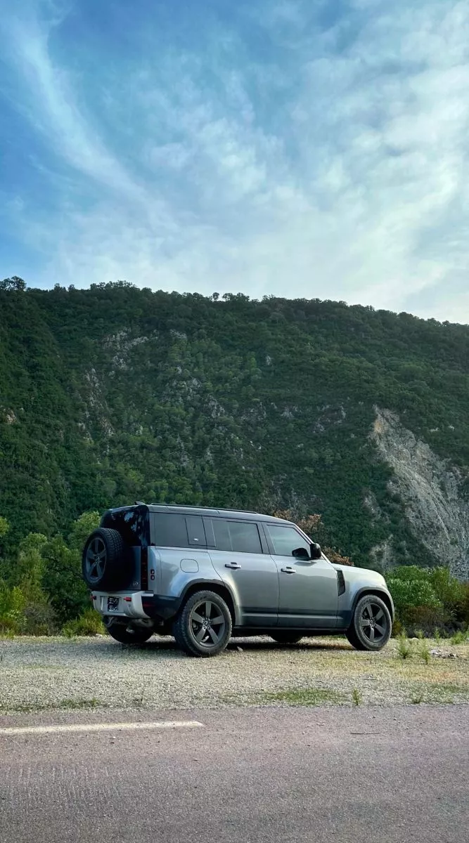 Land Rover Defender 110