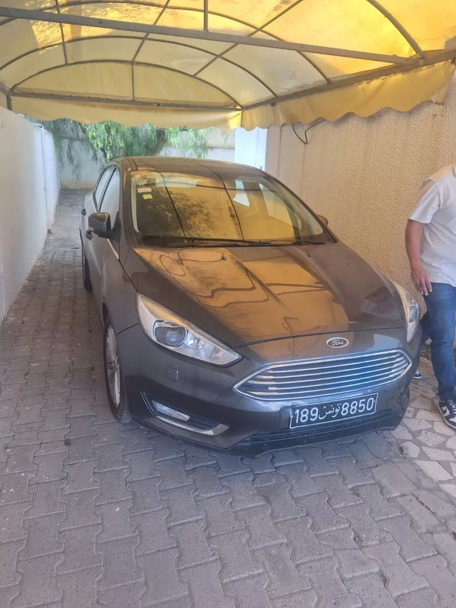 Ford Focus sedan Titanium 1.0 SCTi 12V EcoBoost S&S 125 cv