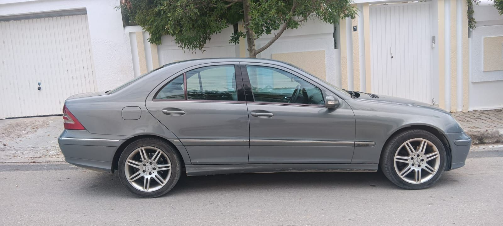 Mercedes-Benz Classe C Avantgarde 200 CDi 2.1 CDI 16V 122 cv Boîte auto